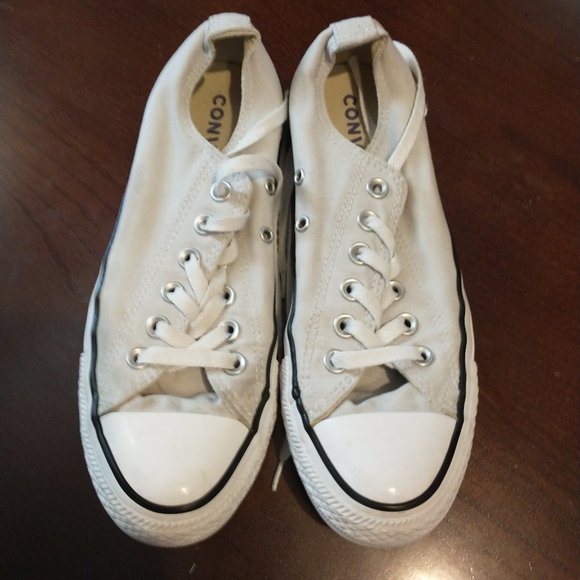CONVERSE SNEAKERS....... EUC